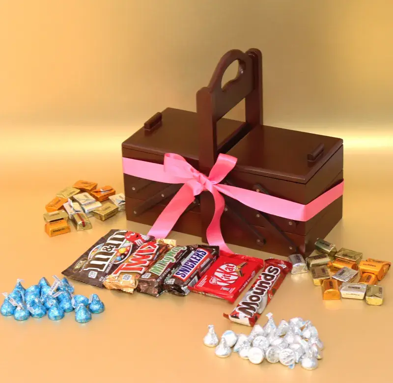 caja llena de diferentes chocolates